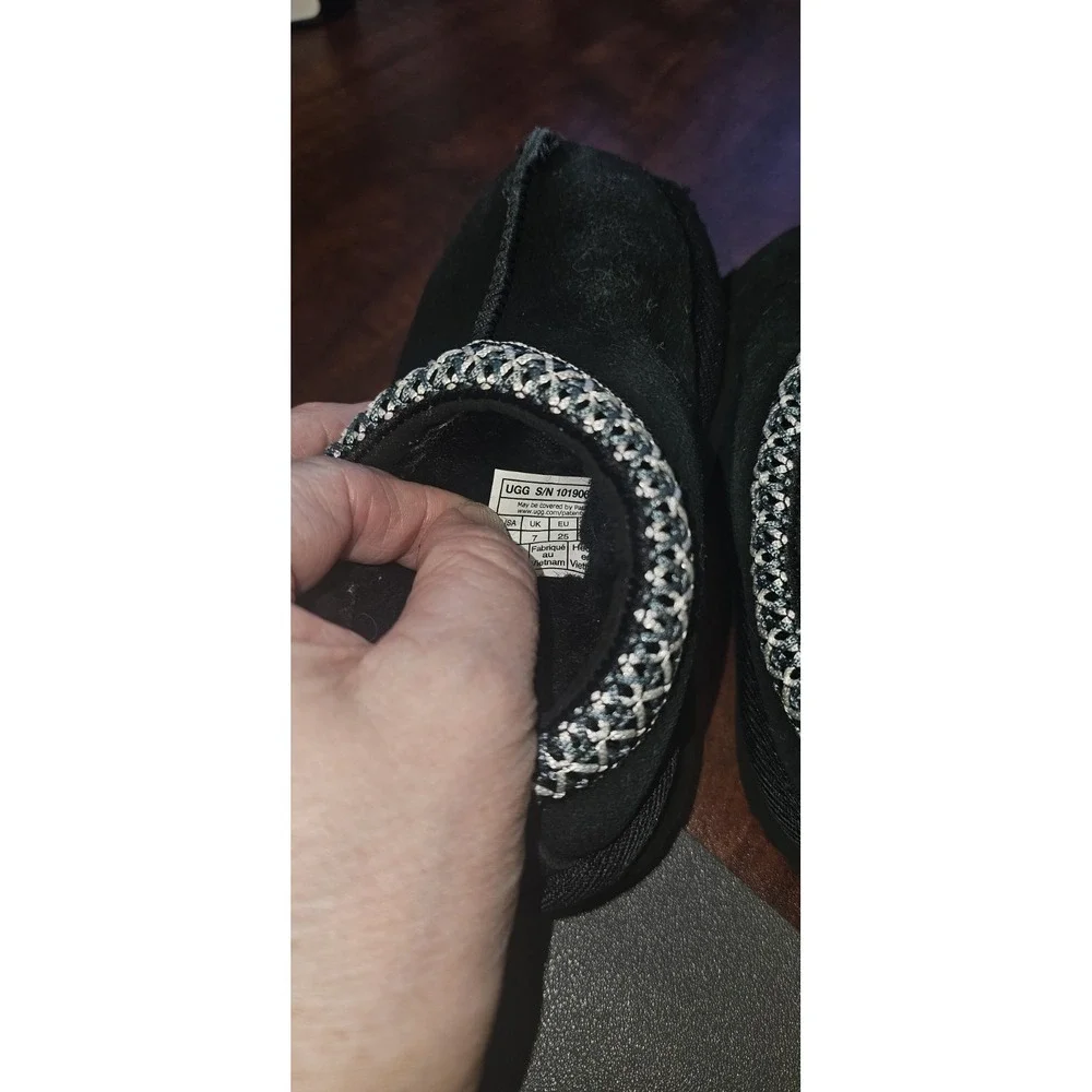 kids‎ black uggs boots Size 7